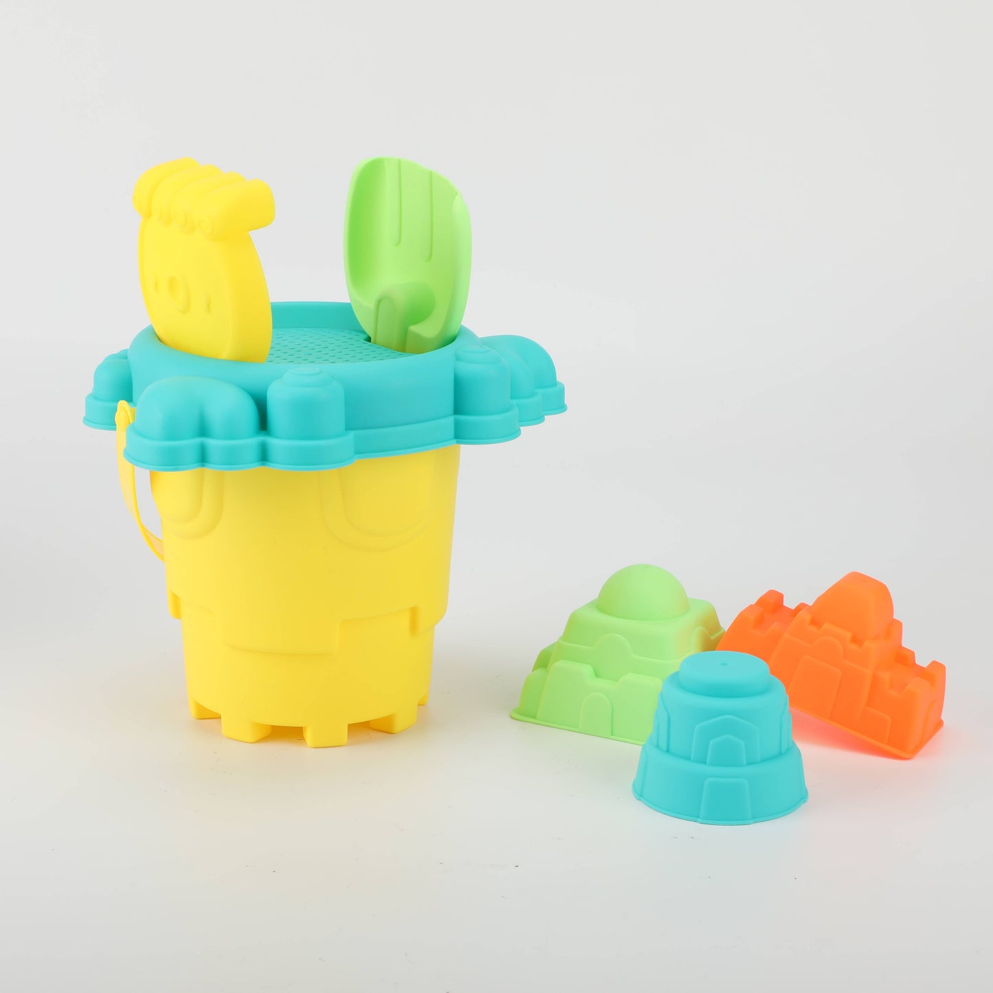 BEACH TOYS