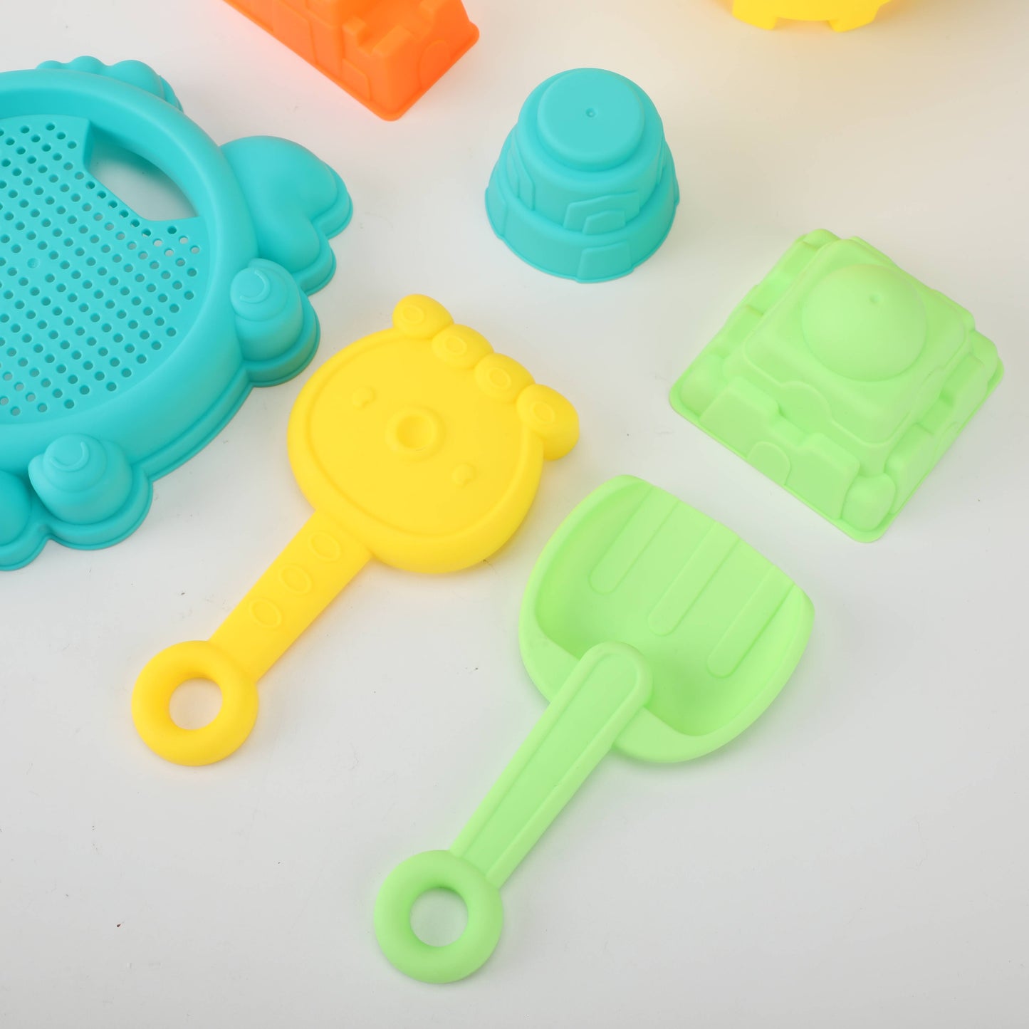 BEACH TOYS