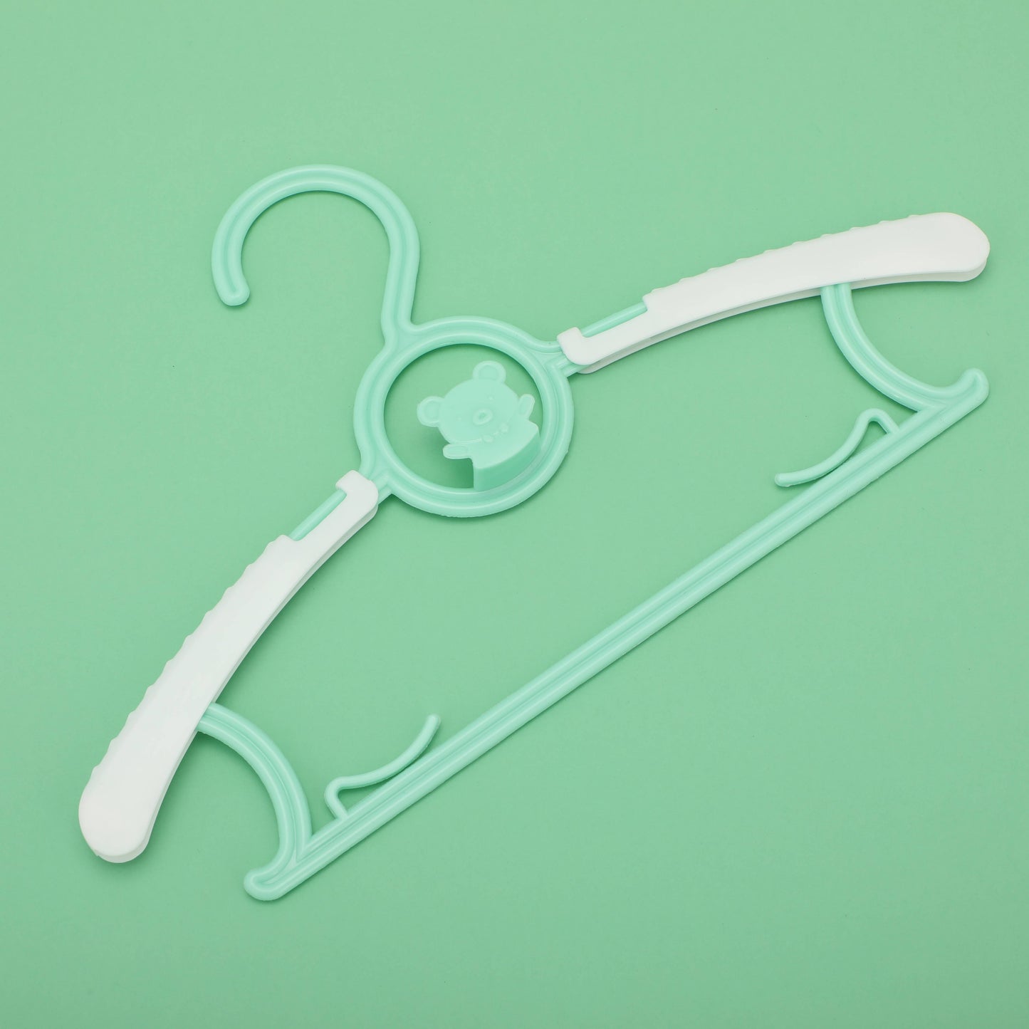 Multifunctional Children's Stretchable Clothes Hanger - Green