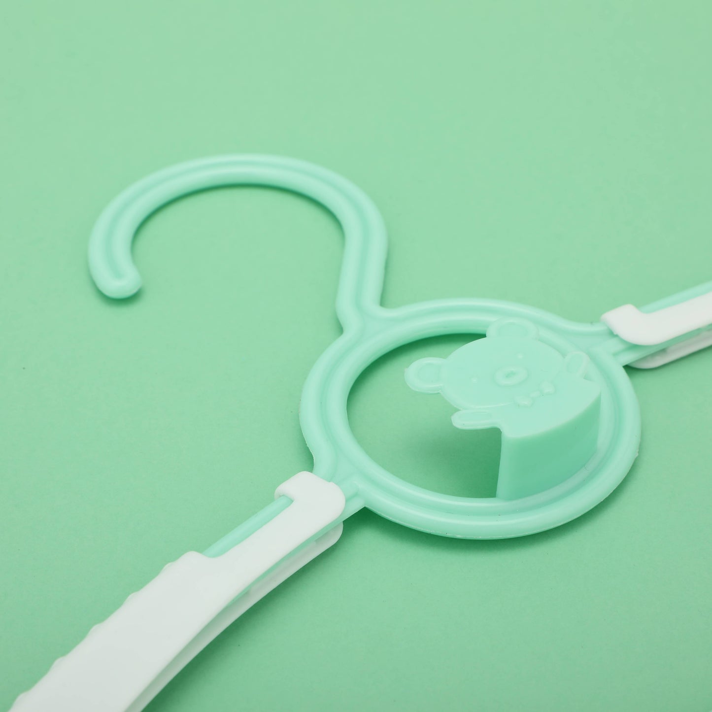Multifunctional Children's Stretchable Clothes Hanger - Green