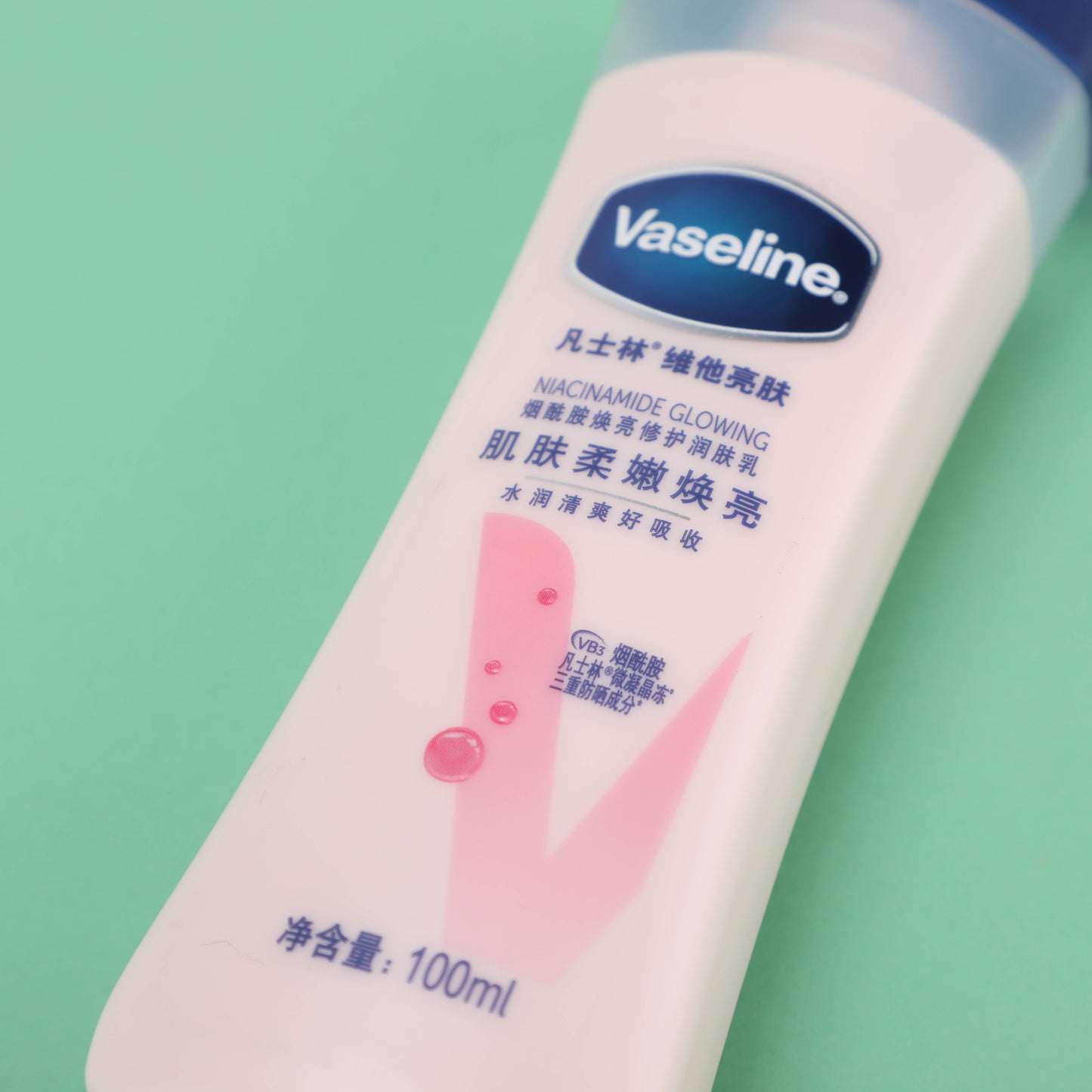 VASELINE Vitamin Brightening Nicotinamide Repairing Body Lotion - 100ml